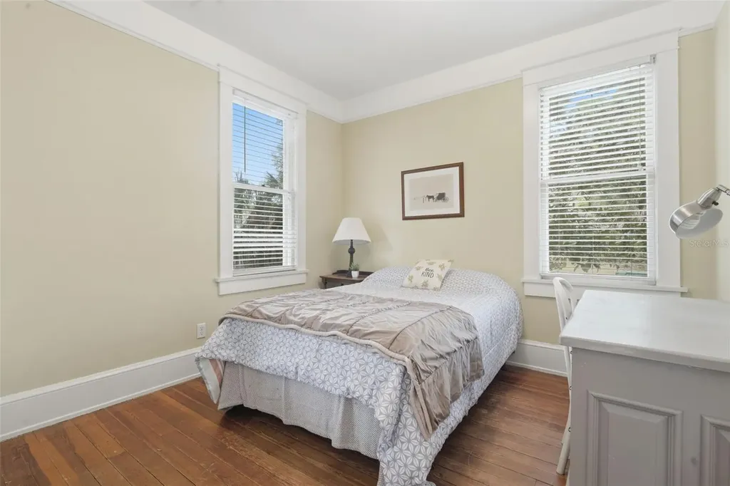 318 N Colonial Court Deland FL 32720