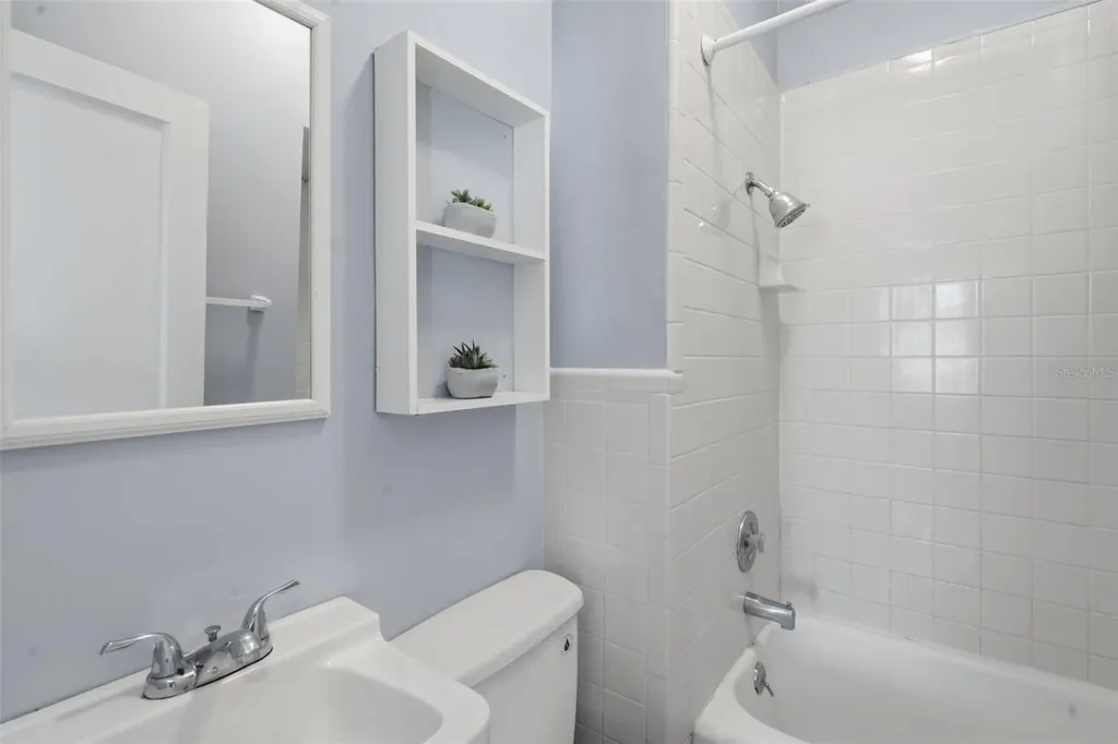318 N Colonial Court Deland FL 32720