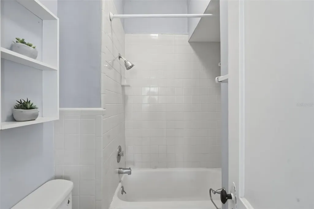 318 N Colonial Court Deland FL 32720