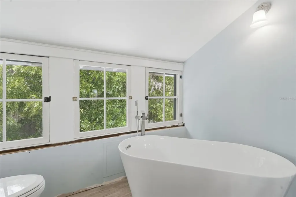 318 N Colonial Court Deland FL 32720