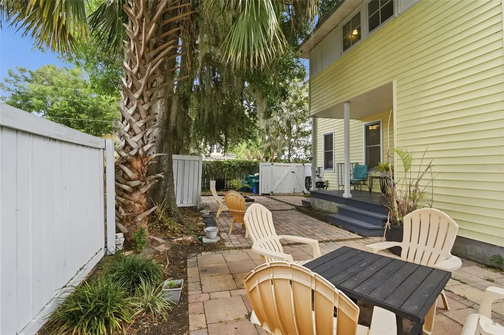 318 N Colonial Court Deland FL 32720