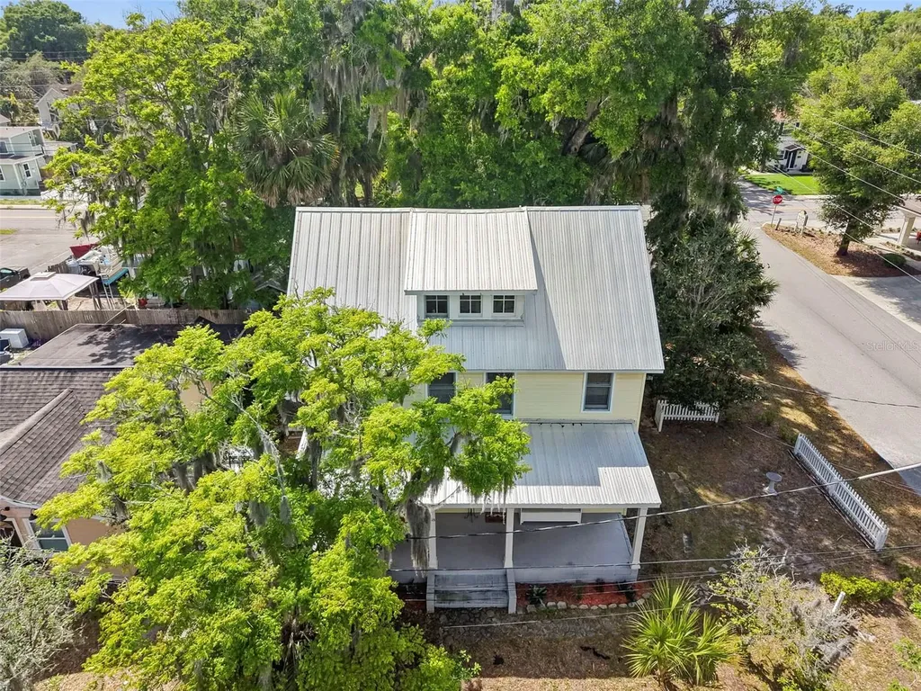 318 N Colonial Court Deland FL 32720