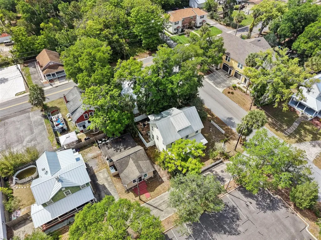 318 N Colonial Court Deland FL 32720