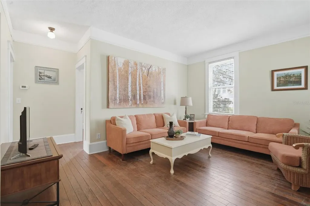 318 N Colonial Court Deland FL 32720