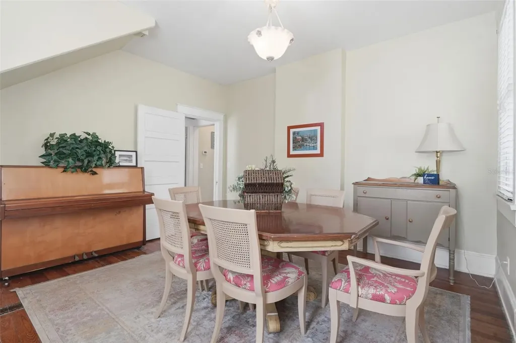 318 N Colonial Court Deland FL 32720
