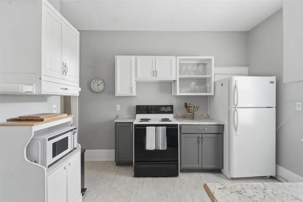 318 N Colonial Court Deland FL 32720