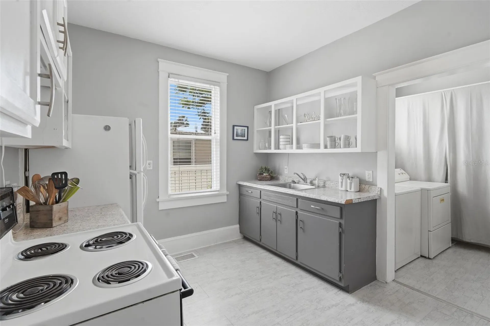 318 N Colonial Court Deland FL 32720