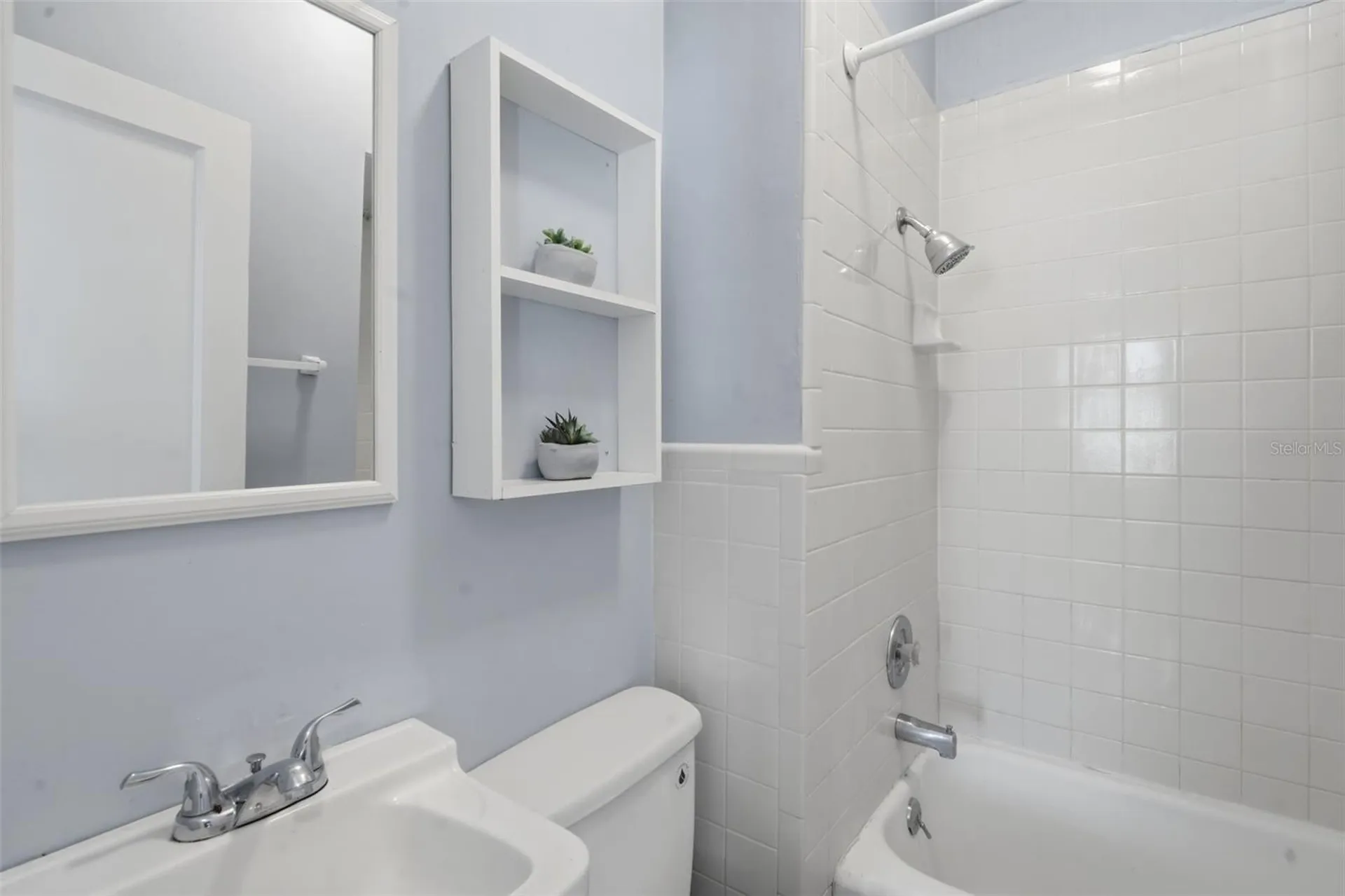 318 N Colonial Court Deland FL 32720