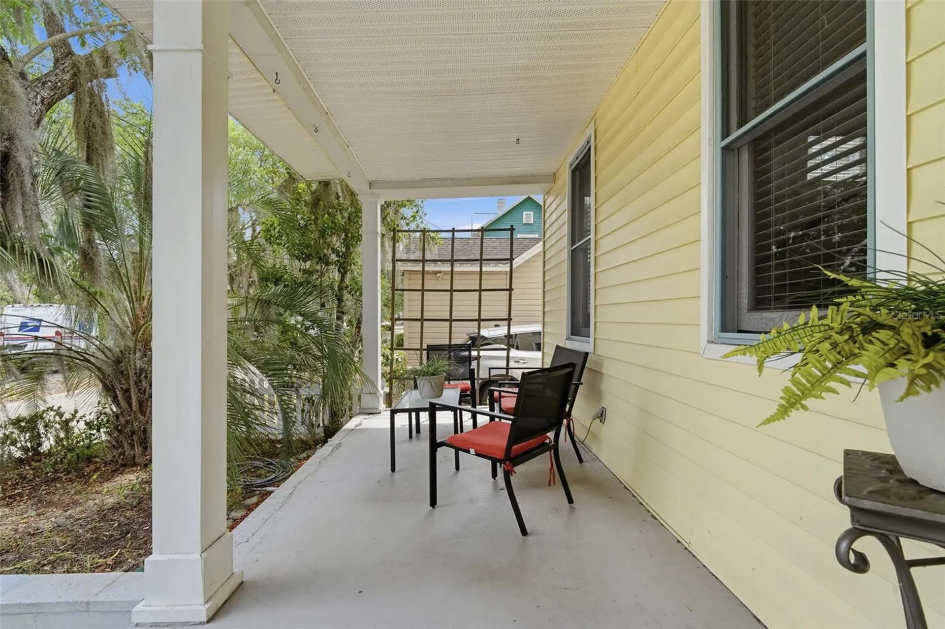 318 N Colonial Court Deland FL 32720