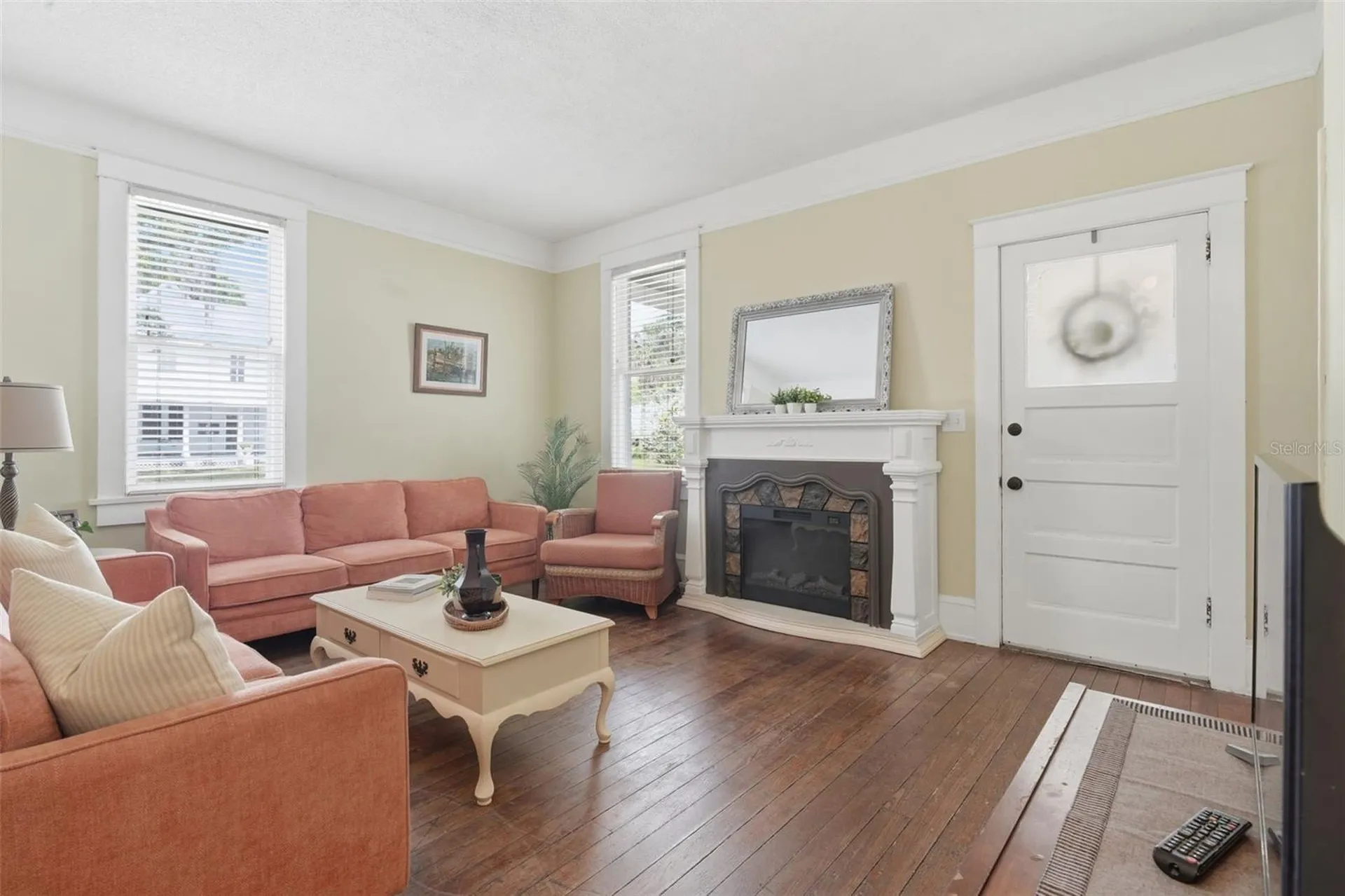 318 N Colonial Court Deland FL 32720