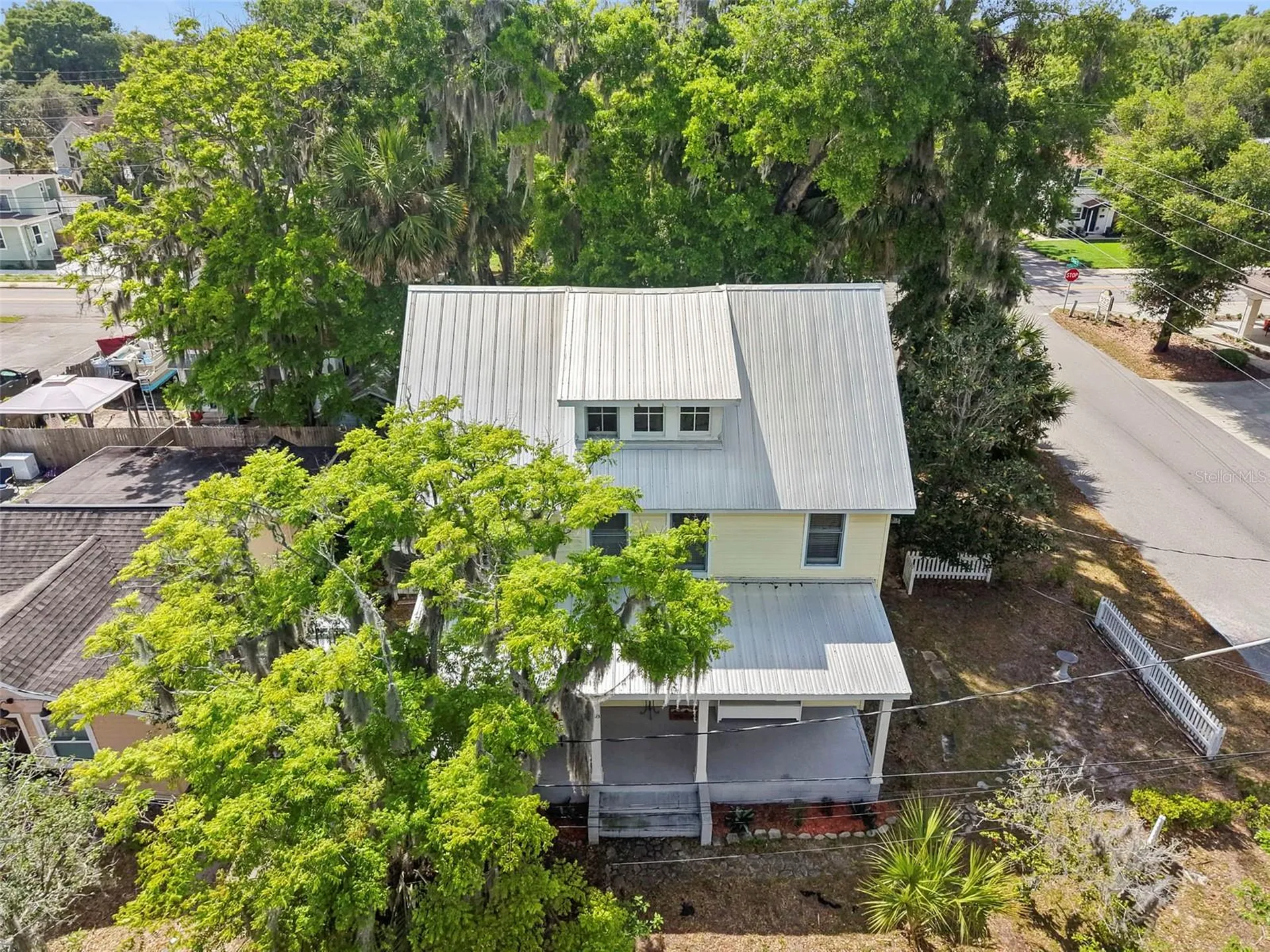 318 N Colonial Court Deland FL 32720