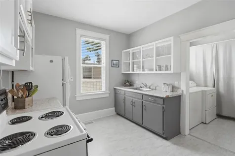 318 N Colonial Court Deland FL 32720