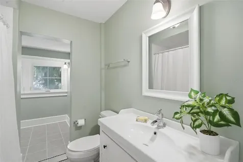 318 N Colonial Court Deland FL 32720