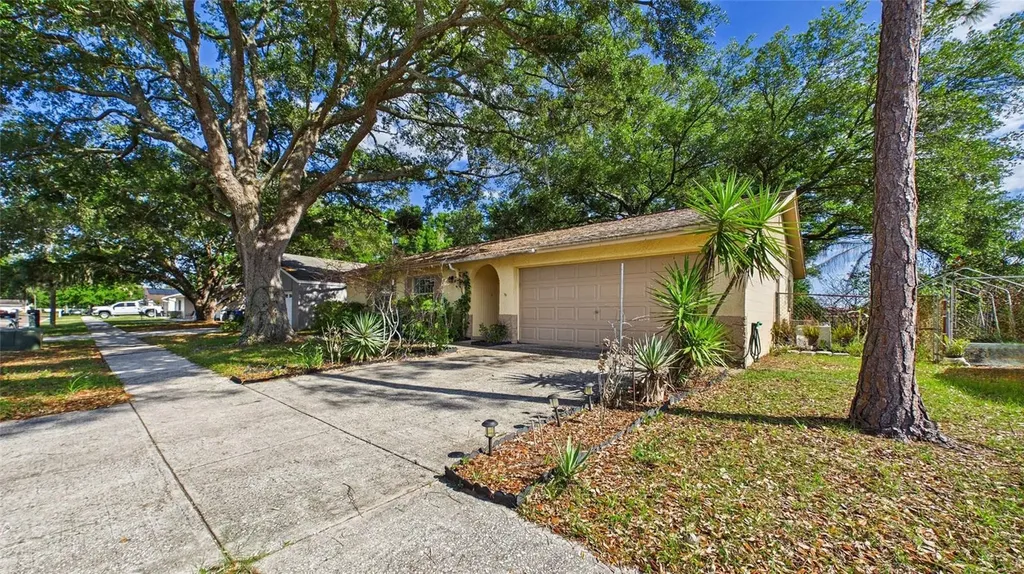 711 Regent Circle S Brandon FL 33511