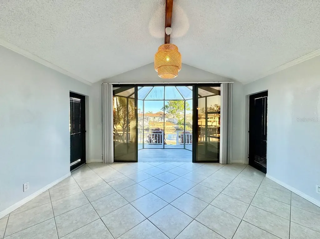 4112 Beach Drive SE St Petersburg FL 33705