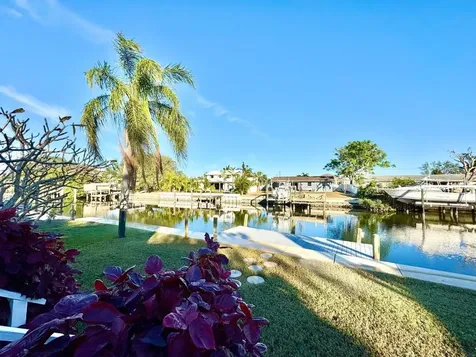 4112 Beach Drive SE St Petersburg FL 33705