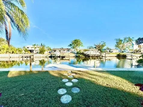 4112 Beach Drive SE St Petersburg FL 33705