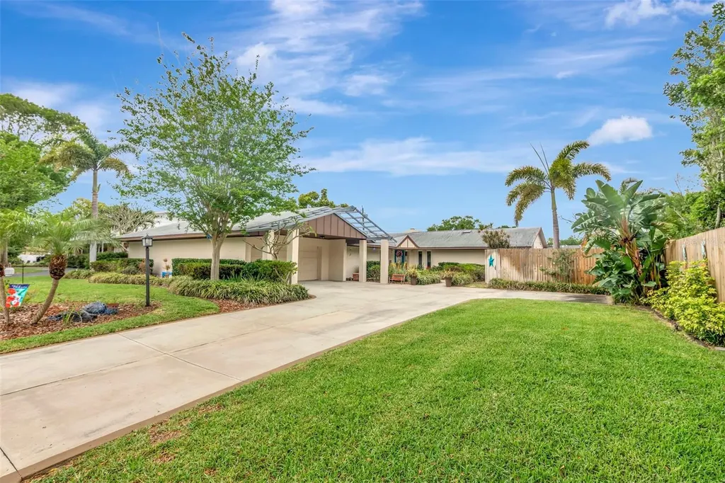 8233 Forest Circle Seminole FL 33776