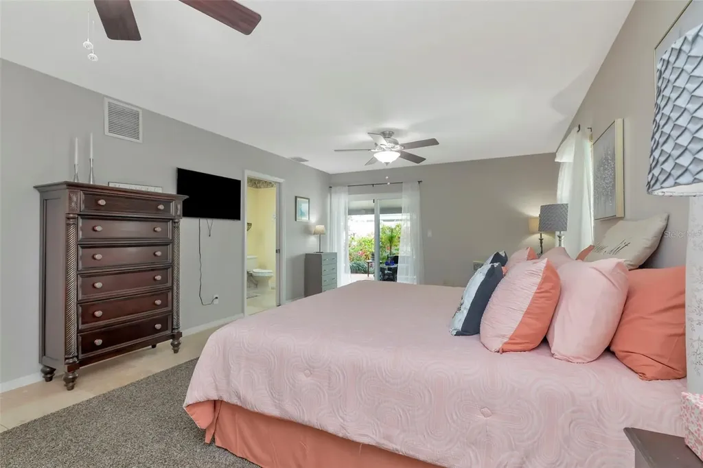 8233 Forest Circle Seminole FL 33776