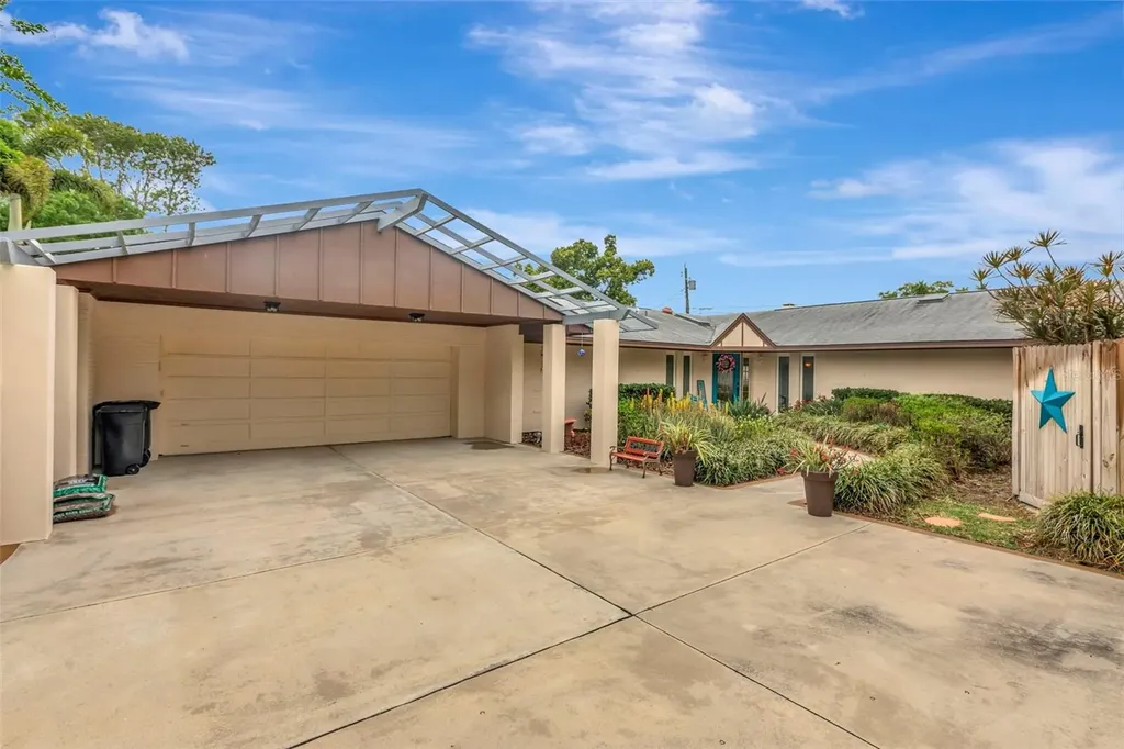 8233 Forest Circle Seminole FL 33776