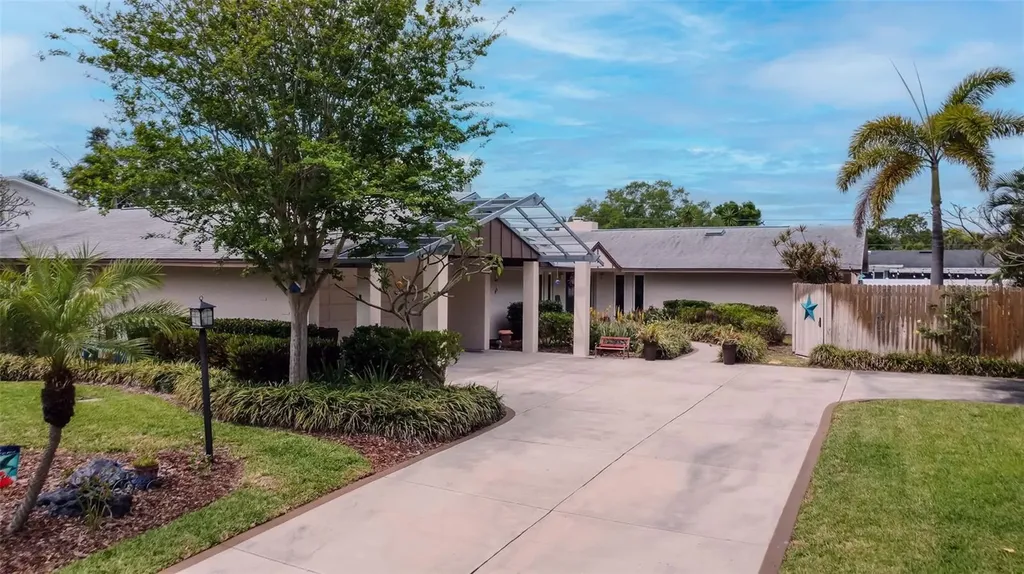 8233 Forest Circle Seminole FL 33776