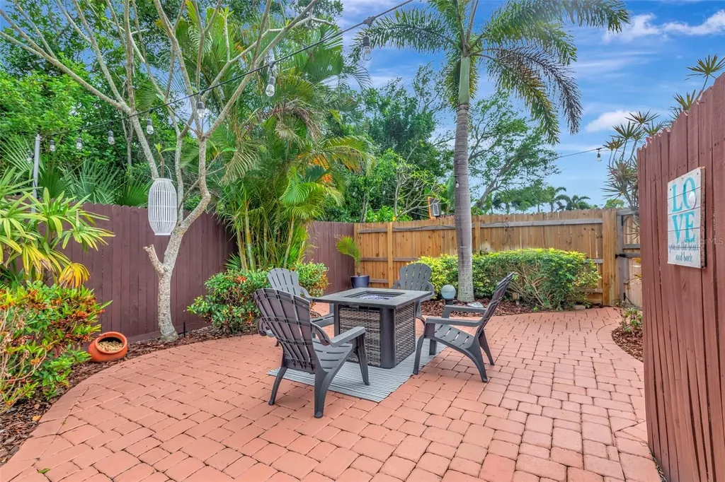 8233 Forest Circle Seminole FL 33776