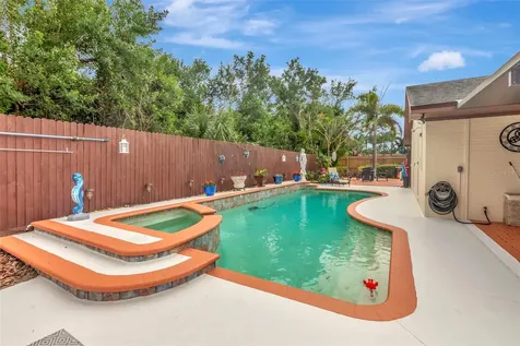 8233 Forest Circle Seminole FL 33776