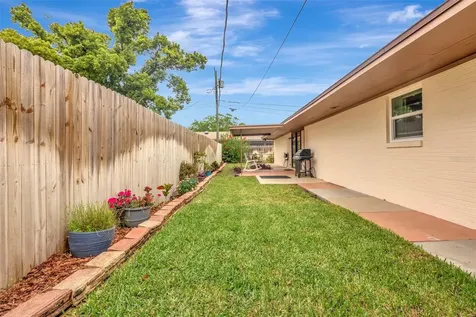 8233 Forest Circle Seminole FL 33776