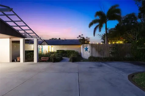8233 Forest Circle Seminole FL 33776