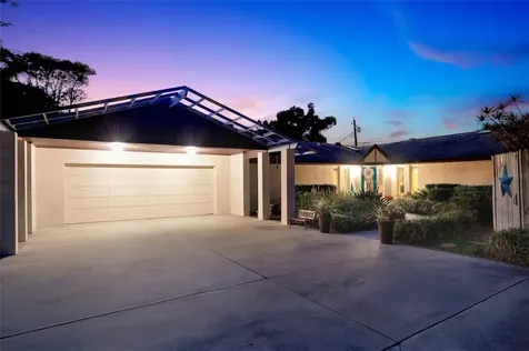8233 Forest Circle Seminole FL 33776