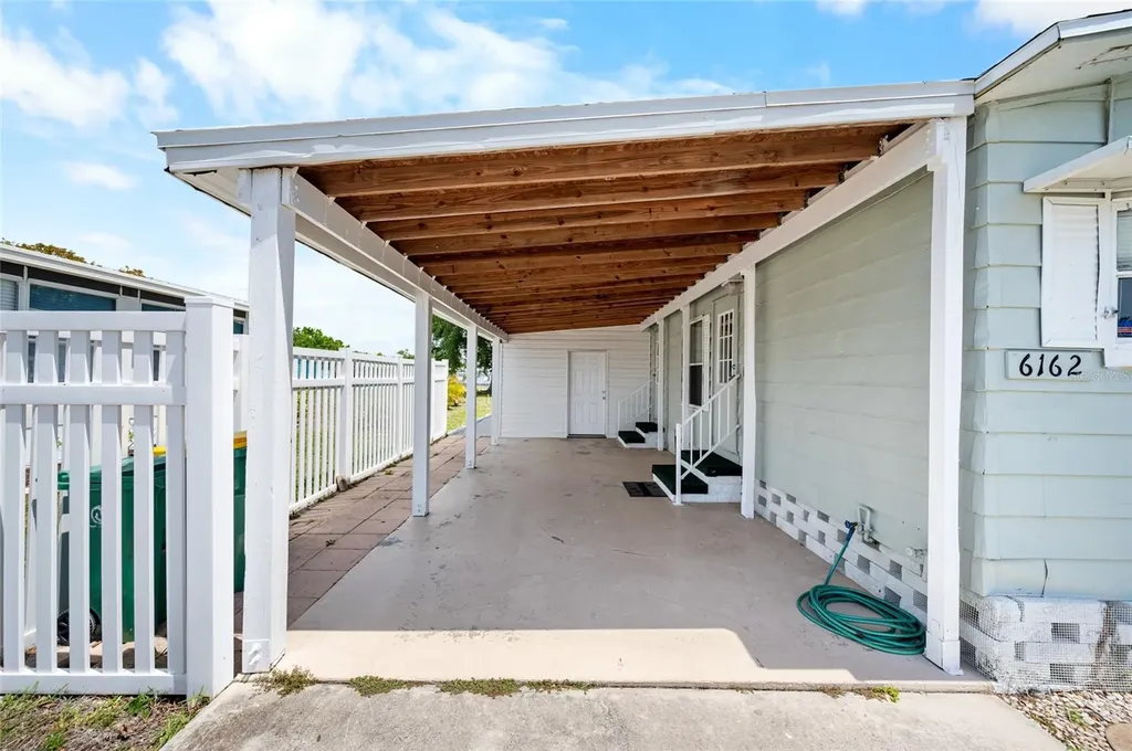 6162 Redwing Avenue Englewood FL 34224