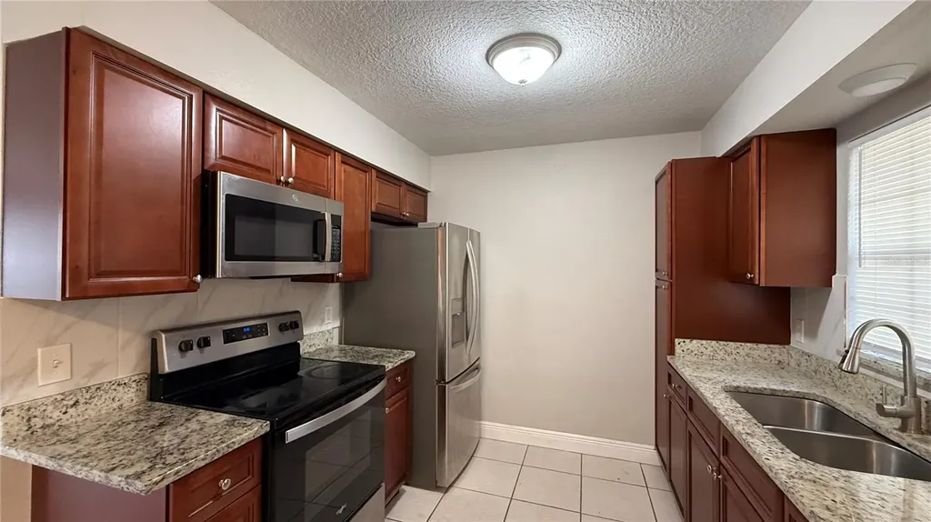 210 N Lone Oak Drive Leesburg FL 34748