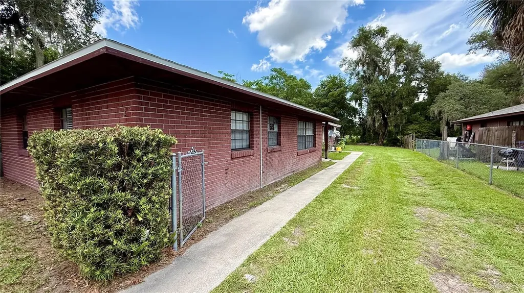 210 N Lone Oak Drive Leesburg FL 34748
