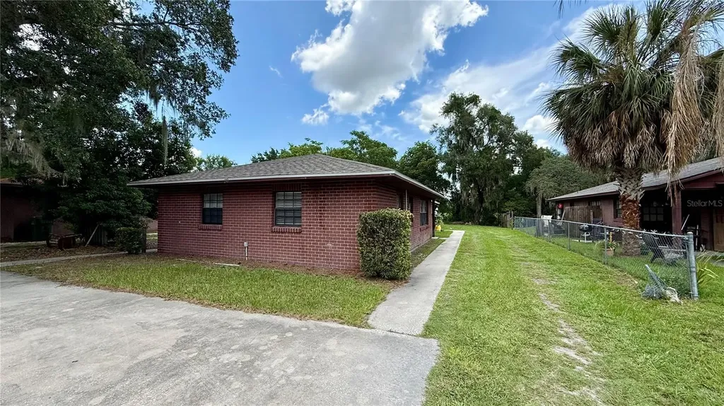 210 N Lone Oak Drive Leesburg FL 34748