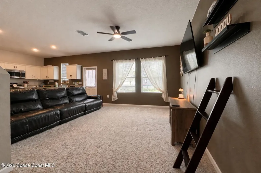 2024 Hemingway Circle Groveland FL 34736