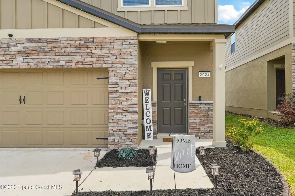 2024 Hemingway Circle Groveland FL 34736