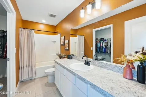 2024 Hemingway Circle Groveland FL 34736