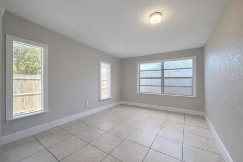 7018 54th Avenue N St Petersburg FL 33709