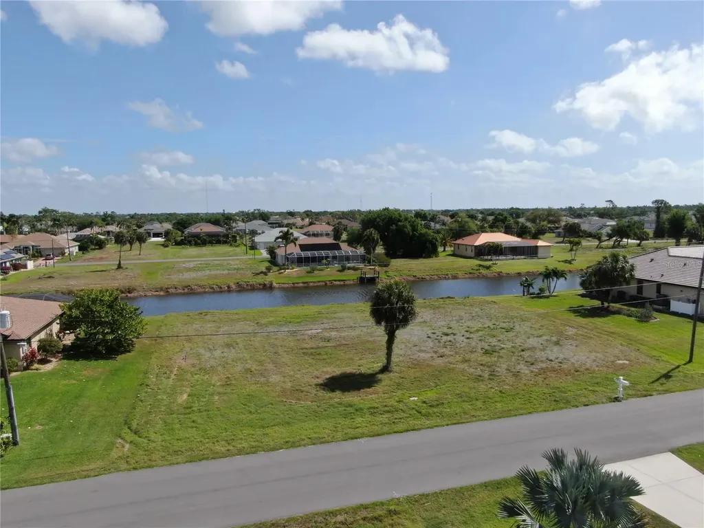 35 & 37 Tournament Road Rotonda West FL 33947