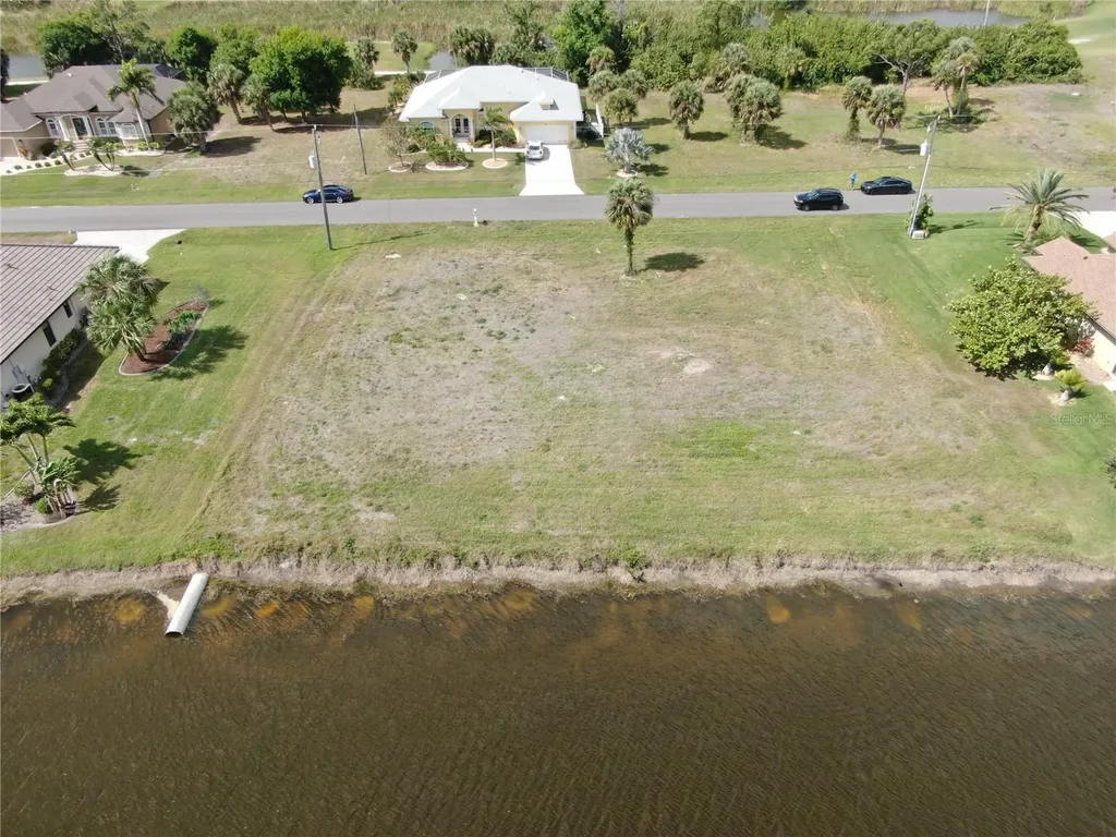 35 & 37 Tournament Road Rotonda West FL 33947