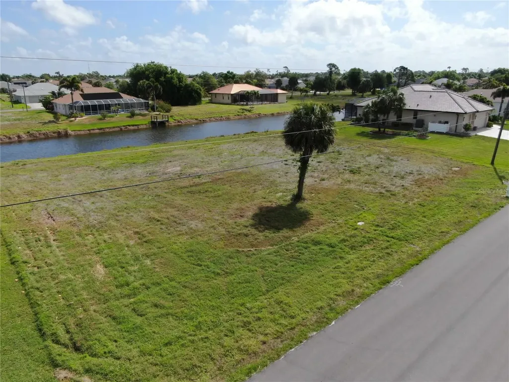 35 & 37 Tournament Road Rotonda West FL 33947