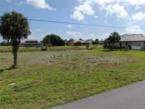 35 & 37 Tournament Road Rotonda West FL 33947