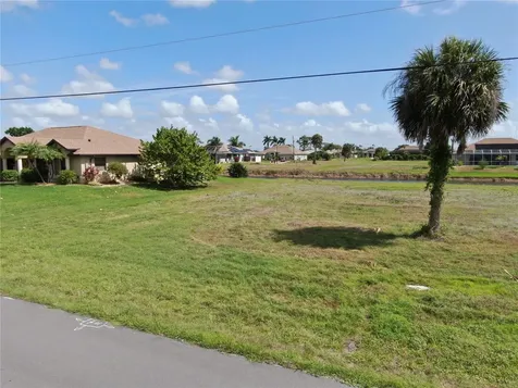 35 & 37 Tournament Road Rotonda West FL 33947