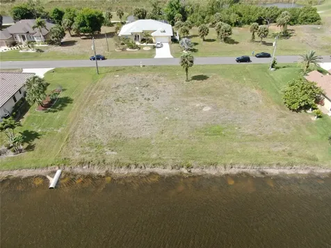 35 & 37 Tournament Road Rotonda West FL 33947
