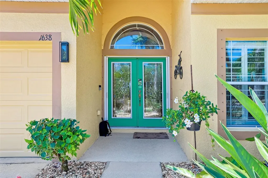 1638 Mira Lago Circle Ruskin FL 33570