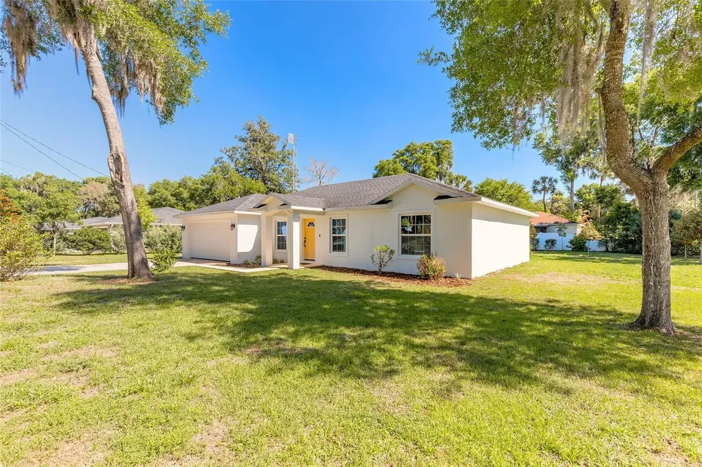 365 Alcazar Avenue De Leon Springs FL 32130