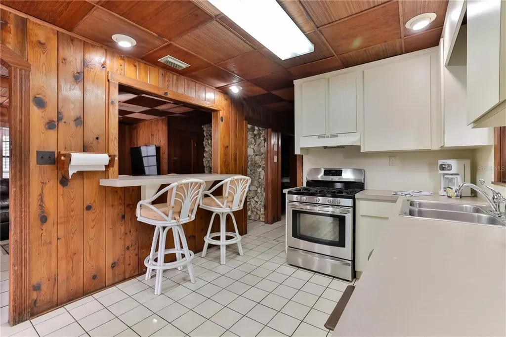 314 Due East Street New Smyrna Beach FL 32169
