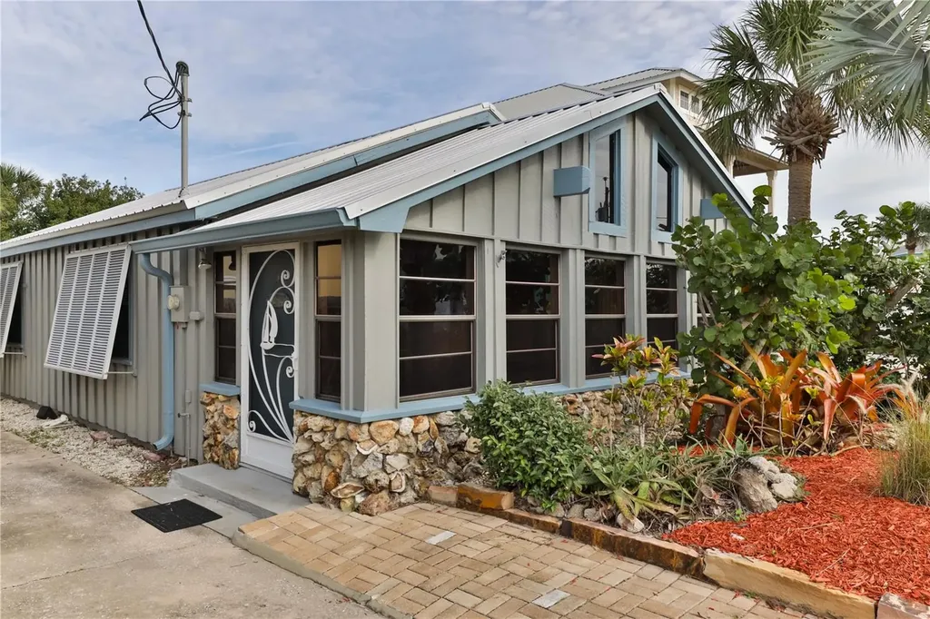 314 Due East Street New Smyrna Beach FL 32169