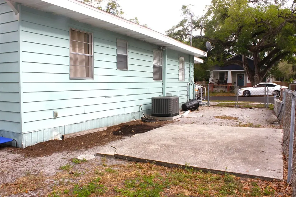 1302 E 33rd Avenue Tampa FL 33603