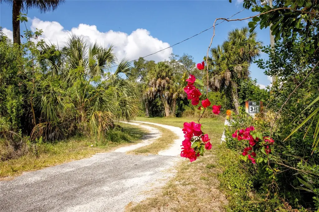 102 Dickman Drive SW Ruskin FL 33570